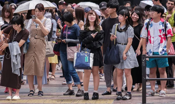 Tokio Japón Agosto 2018 Peatonal Esperando Cruzar Calle Shibuya —  Fotos de Stock