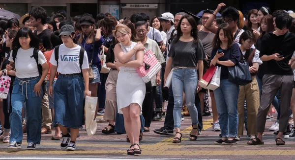 Toquio Japão Agosto 2018 Pedesrrian Atravessando Rua Shibuya — Fotografia de Stock