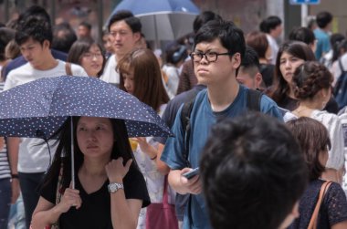 Tokyo, Japonya - 19 Ağustos 2018. Yaya geçidi Shibuya sokakta.