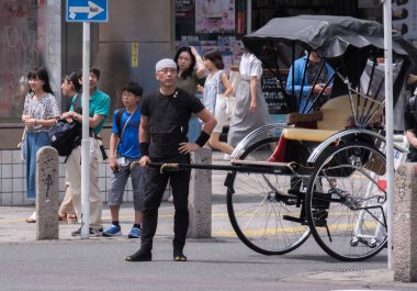 Tokyo, Japonya - 19 Ağustos 2018. Çekçek çektirme Shibuya sokakta yaşayan müşterilerimiz bekliyor.