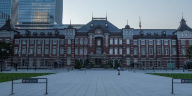 Tokyo, Japonya - 30th Ağustos 2018. Tokyo Tren İstasyonu Marunouchi bölgesinde bina.