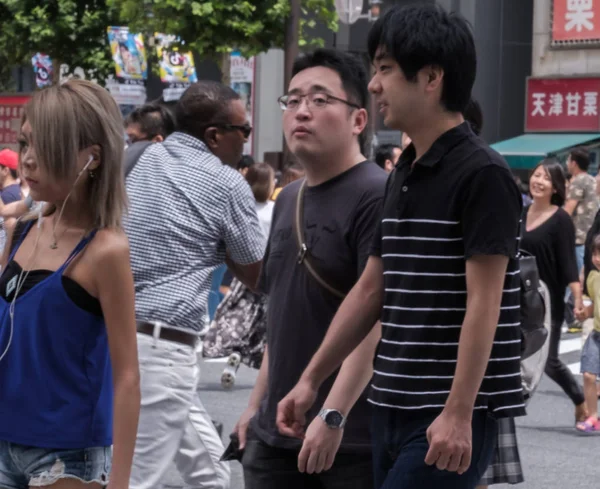 Tokio Japón Agosto 2018 Pedesrrian Cruzando Calle Shibuya —  Fotos de Stock