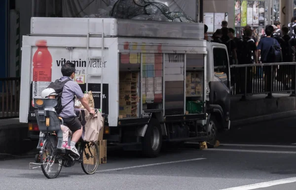 Tokyo Japonya Ağustos 2018 Japon Baba Çocuğunu Shibuya Sokakta Bir — Stok fotoğraf