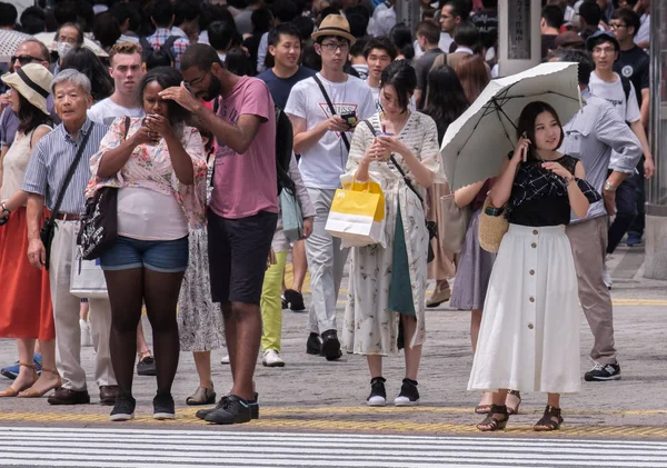 Tokio Japón Agosto 2018 Peatonal Esperando Cruzar Calle Shibuya — Foto de Stock