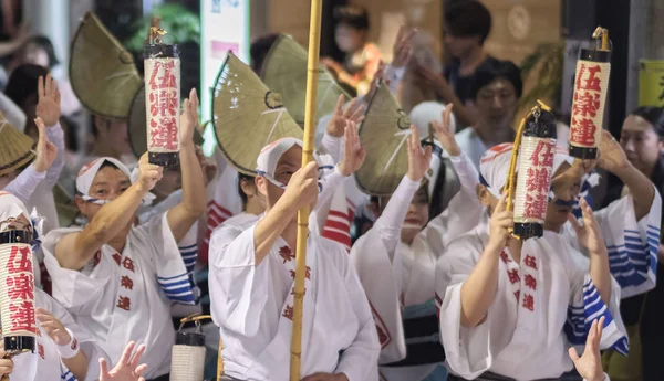 Tokio Japón Agosto 2018 Bailarines Con Ropa Tradicional Actuando Calle —  Fotos de Stock