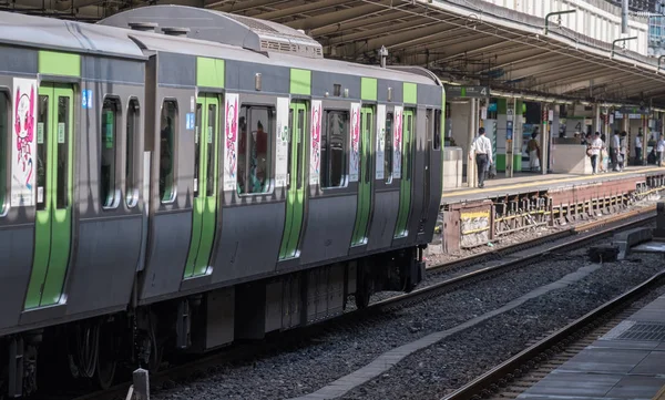 Tokió Japán Augusztus 2018 Japán Vasúti Yamanote Ingázó Vonat Megérkezett — Stock Fotó