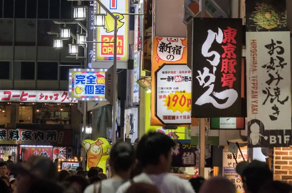 Токио Япония Сентября 2018 Года Красочные Рекламные Плакаты Зданиях Кабукичо — стоковое фото