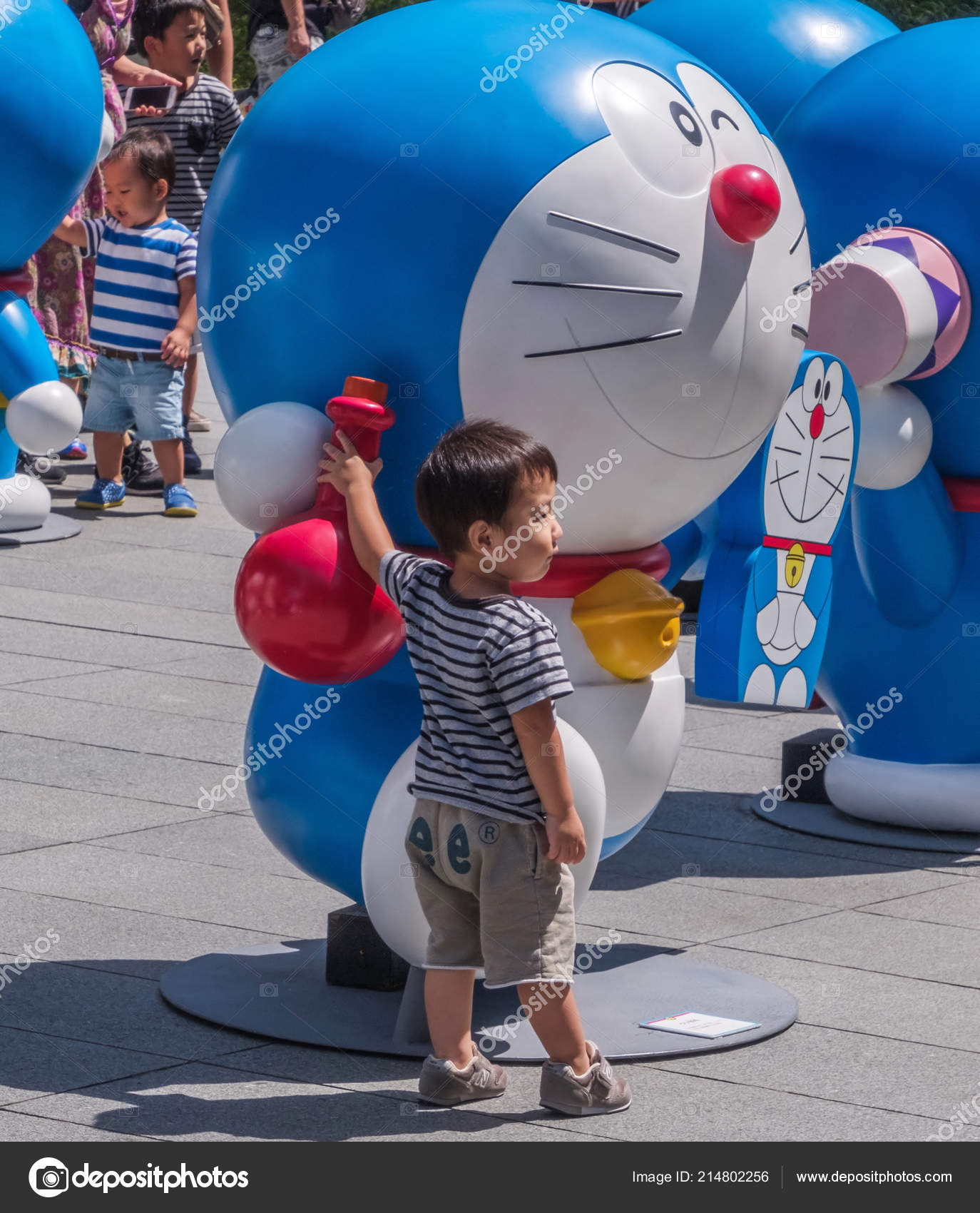 Tokyo Japan August th 18 Children Crowding Doraemon Statues Roppongi Stock Editorial Photo C Akulamatiau Tokyo Japan August th 18 Children Crowding Doraemon Statues Roppongi Stock Editorial Photo C Akulamatiau