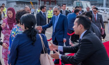 Tokyo, Japonya - 12 Haziran 2018. Malezya Başbakanı Tun Mahathir Mohamad Japonya'ya bir çalışma ziyareti sonrasında Malezya kalkış için Haneda Uluslararası Havaalanı'na geliyor