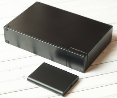 Taşınabilir katı durum götürmek (Ssd) ahşap tahta.