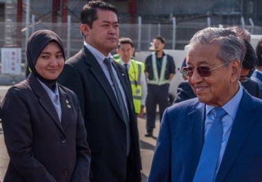 Tokyo, Japonya - 12 Haziran 2018. Malezya Başbakanı Tun Mahathir Mohamad Japonya'ya bir çalışma ziyareti sonrasında Malezya kalkış için Haneda Uluslararası Havaalanı'na geliyor