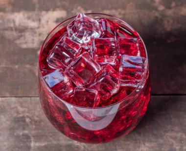 soğuk nar suyu buz küpleri ile