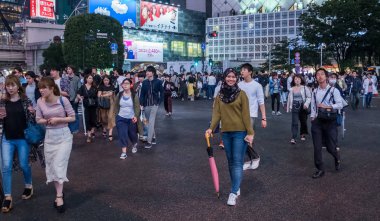 Tokyo, Japonya - 15 Eylül 2018: sokaktaki insanlar. Günlük hayat..