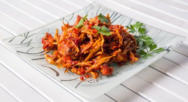 Malay çanak karıştırın kızarmış biber ile derin kızarmış hamsi ve patates küpleri veya yerel ıkan Billis'in goreng berlada bilinen.