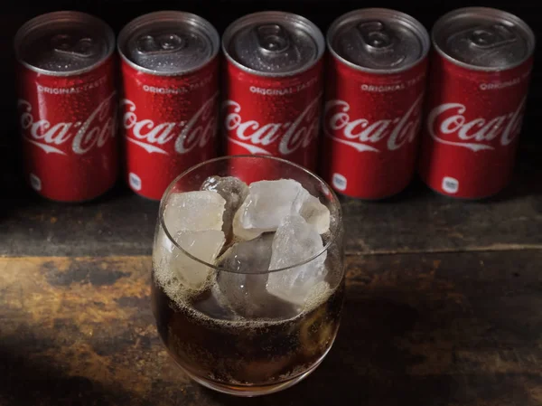 Tokio Japón Julio 2018 Vaso Coca Cola Fría Con Hielo —  Fotos de Stock