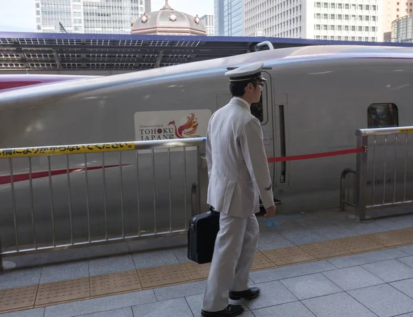 Tokio Japón Agosto 2018 Conductores Trenes Alta Velocidad Caminando Plataforma — Foto de Stock