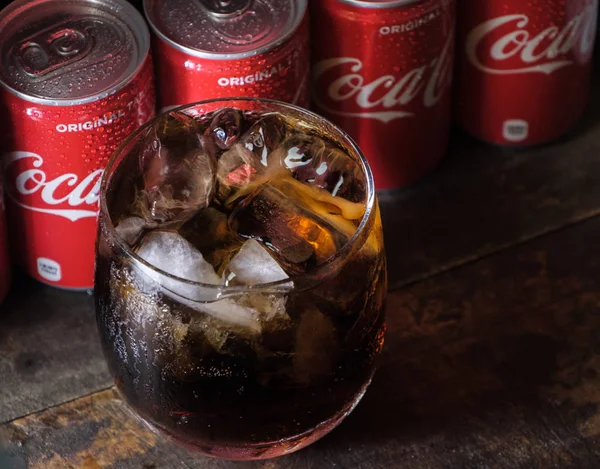 Tokyo Giappone Luglio 2018 Bicchiere Bevande Fredde Coca Cola Con — Foto Stock