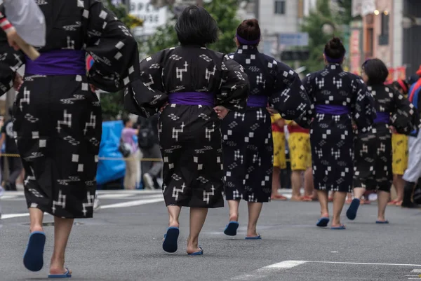 Tokyo Japan Juli 2018 Weibliche Teilnehmerinnen Tanzen Beim Eisa Shinjuku — Stockfoto