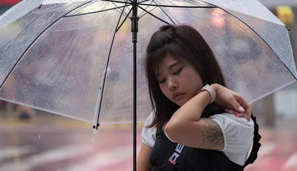 Tokyo Japan Juli 2018 Japans Meisje Met Paraplu Tijdens Regenachtige — Stockfoto