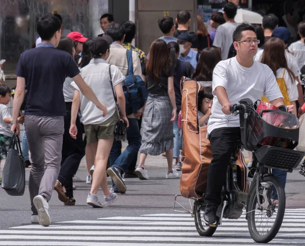 Toquio Japão Agosto 2018 Pai Japonês Montando Uma Bicicleta Utilitária — Fotografia de Stock