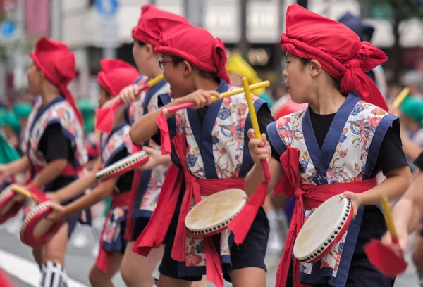 Tokyo Japão Julho 2018 Crianças Escola Uniforme Tradicional Colorido Realizando — Fotografia de Stock