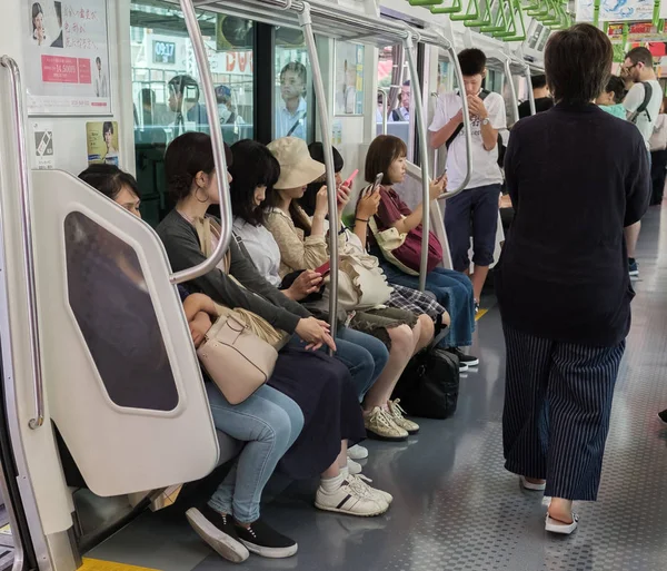 Toquio Japão Agosto 2018 Comutadores Interior Japão Comboio Ferroviário Passageiros — Fotografia de Stock