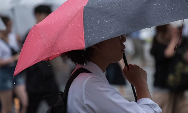 Tokio Japón Julio 2018 Chica Japonesa Con Paraguas Durante Temporada — Foto de Stock
