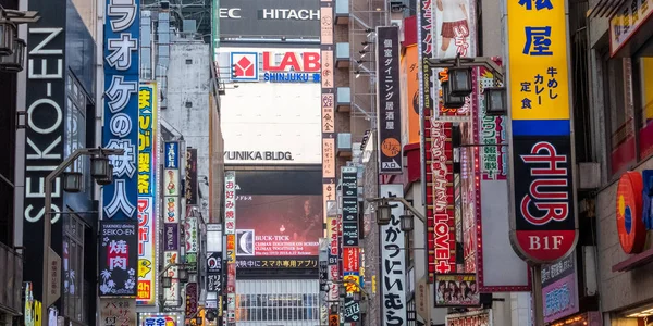 Tokyo Japan Juni 2018 Färgglada Business Reklam Skyltar Vid Kabukicho — Stockfoto