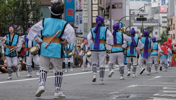 Tokyo Japão Julho 2018 Participantes Batendo Uma Bateria Taiko Enquanto — Fotografia de Stock