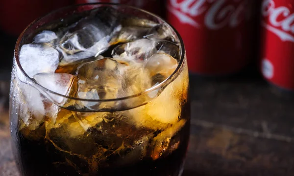 Tokyo Giappone Luglio 2018 Bicchiere Bevande Fredde Coca Cola Con — Foto Stock