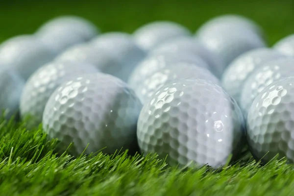 Golfbollar Grönt Gräs — Stockfoto
