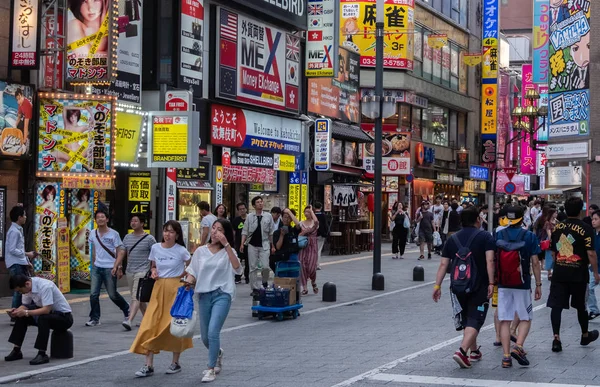 Tokyo Japan Juni 2018 Skaran Turister Och Lokalbefolkning Som Vandrar — Stockfoto