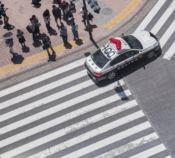 2018年5月5日 涩谷公路上日本警车的鸟瞰图 免版税图库照片