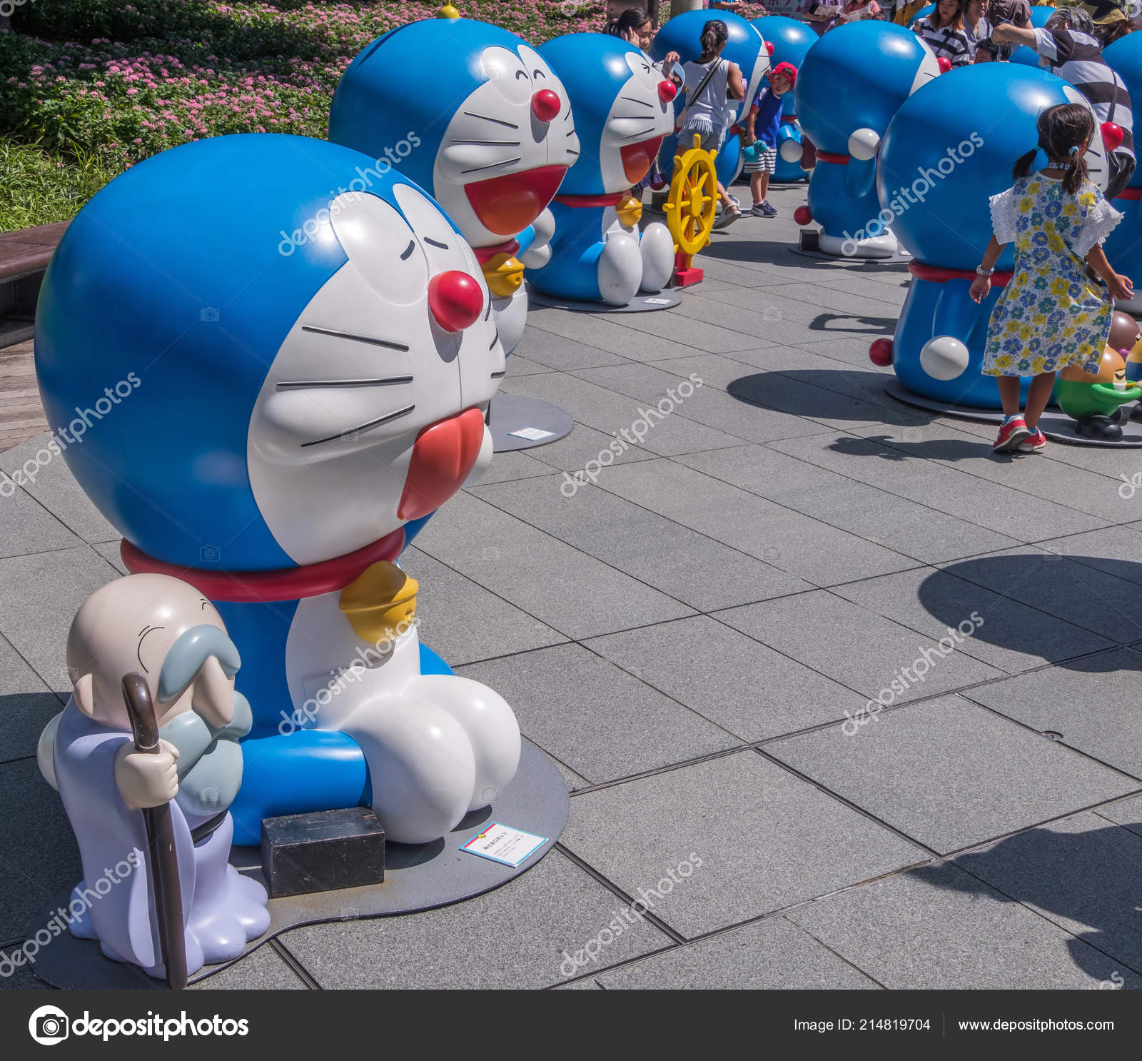 Tokyo Japan August th 18 People Crowding Doraemon Statues Roppongi Stock Editorial Photo C Akulamatiau Tokyo Japan August th 18 People Crowding Doraemon Statues Roppongi Stock Editorial Photo C Akulamatiau