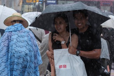 Tokyo, Japonya - 15 Eylül 2018: sokaktaki insanlar. Günlük hayat..