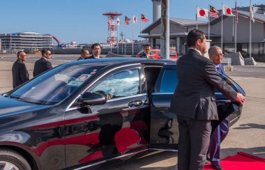Tokyo, Japonya - 12 Haziran 2018. Malezya Başbakanı Tun Mahathir Mohamad Japonya'ya bir çalışma ziyareti sonrasında Malezya kalkış için Haneda Uluslararası Havaalanı'na geliyor