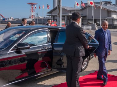 Tokyo, Japonya - 12 Haziran 2018. Malezya Başbakanı Tun Mahathir Mohamad Japonya'ya bir çalışma ziyareti sonrasında Malezya kalkış için Haneda Uluslararası Havaalanı'na geliyor