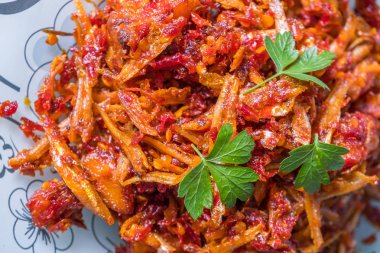 Malay çanak karıştırın kızarmış biber ile derin kızarmış hamsi ve patates küpleri veya yerel ıkan Billis'in goreng berlada bilinen.