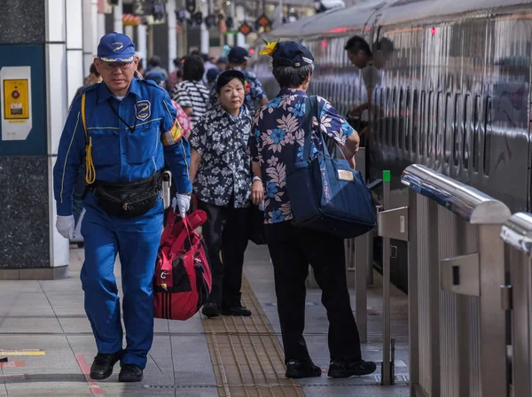 Tokio Japón Agosto 2018 Oficial Seguridad Compañía Ferroviaria Japonesa Caminando — Foto de Stock