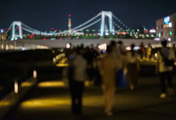 Immagine Sfocata Persone Che Camminano Nel Sentiero Illuminato Odaiba Con — Foto Stock