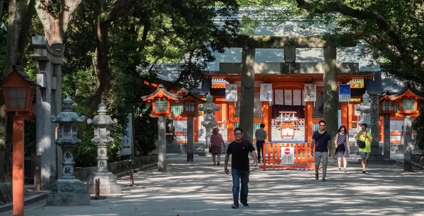 Fukuoka Japón Agosto 2018 Visitantes Turistas Santuario Chikuzen Ichinomiya Sumiyoshi —  Fotos de Stock