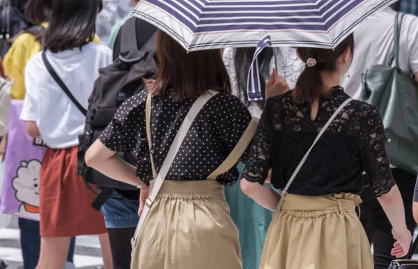 Tokio Japonsko Srpna 2018 Japonské Dívky Deštníkem Horkém Letním Dni — Stock fotografie