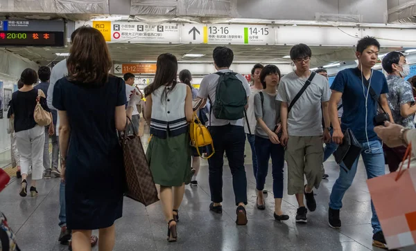 Toquio Japão Junho 2018 Commuters Caminhando Entre Plataformas Japão Estação — Fotografia de Stock