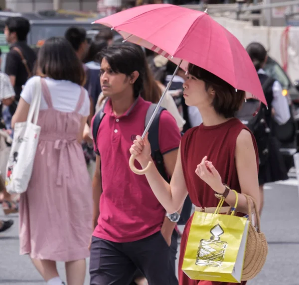 Tokyo Giappone Agosto 2018 Donna Giapponese Con Ombrello Rosso Vestito — Foto Stock