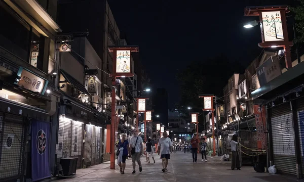 Tokyo Japonya Ağustos 2018 Turist Ecploring Asakusa Geceleri Sokak — Stok fotoğraf