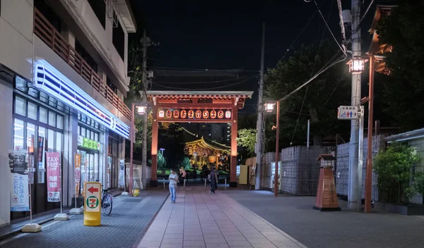 Tokio Japonia Sierpień 2018 Turystyczne Wejście Sensoji Rozciągacz Nocy Dzielnicy — Zdjęcie stockowe