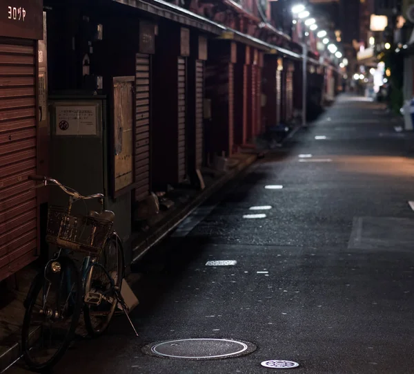 2018 東京都 路地裏夜の空の浅草のビュー — ストック写真
