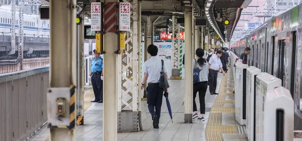 Tokyo Japan September 16Th 2018 Commuters Yurakucho Station Platform Waiting — Stock Photo, Image