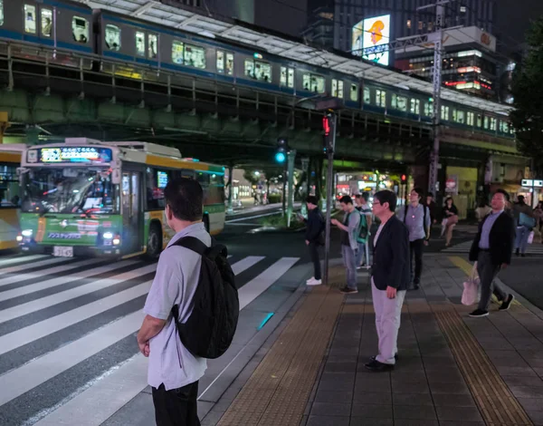 Tokio Japonsko Září Pěší Čeká Přes Ulici Před Yurakucho Vlakové — Stock fotografie