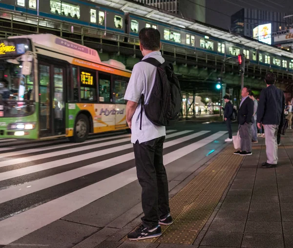 Tokio Japonsko Září Pěší Čeká Přes Ulici Před Yurakucho Vlakové — Stock fotografie